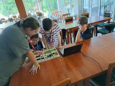 16 2zajecia z konstruowania i programowania robotow